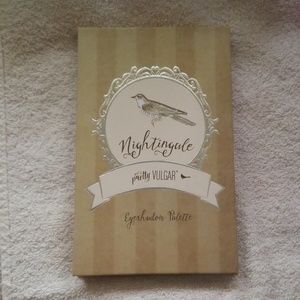 PRETTY VULGAR – NIGHTINGALE SMOKEY EYESHADOW PALET